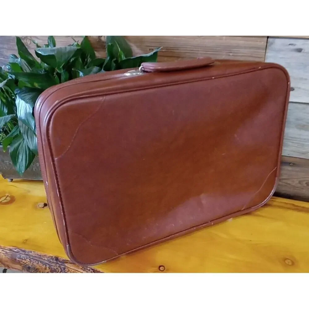 VTG Leather Overnight Suit Case Travel Bag Retro